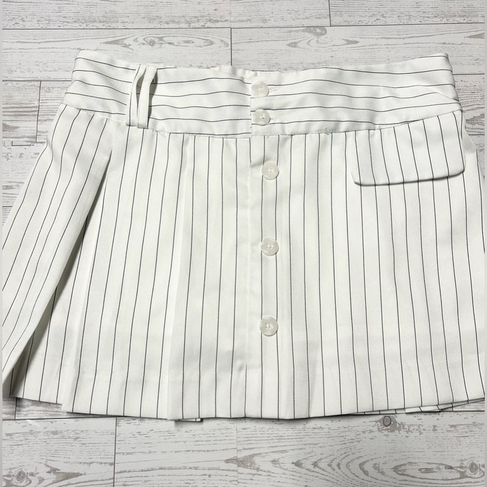 White Pinstripe Pleated Mini Skirt
